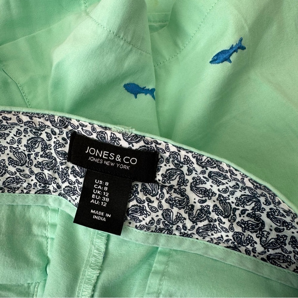 Jones & Co. Sherbet Green Embroidered Shark Flat-Front Classic Shorts, size 8 - Picture 6 of 7